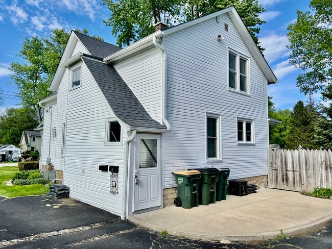 830 Garfield Ave in Batavia, IL - Building Photo - Building Photo