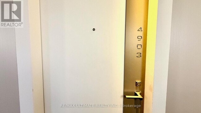 8 The Esplanade in Toronto, ON - Building Photo - Building Photo