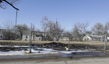 Sunflower Plaza Apartments in Wichita, KS - Building Photo - Building Photo