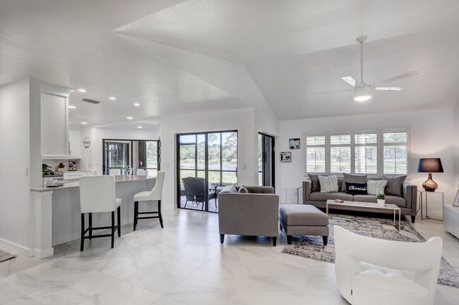 6 Lexington Ln E in Palm Beach Gardens, FL - Building Photo - Building Photo