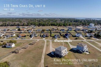 178 Twin Oaks Dr in Hampstead, NC - Building Photo - Building Photo