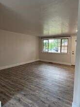 504 SE Douglas St in Bend, OR - Building Photo - Building Photo