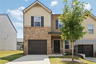 7122 Chara Ln in Atlanta, GA - Building Photo