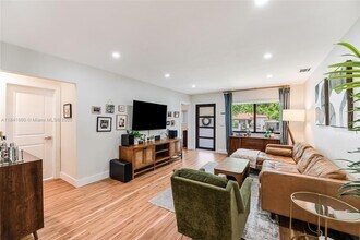 2371 SW 24th Ter in Miami, FL - Building Photo - Building Photo