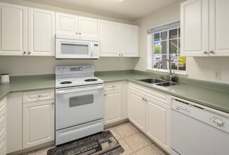 23321 Cedar Way in Mountlake Terrace, WA - Building Photo - Building Photo