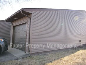 82 Meadowbrook Ct in North Mankato, MN - Building Photo - Building Photo