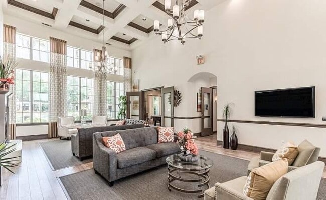 property at 1000 Farrah Ln