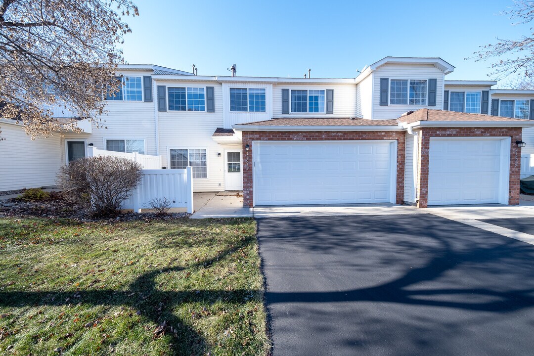 15925 Firtree Dr in Apple Valley, MN - Building Photo