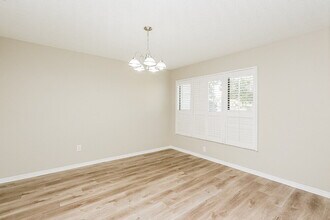 9519 Pebble Glen Ave in Tampa, FL - Foto de edificio - Building Photo