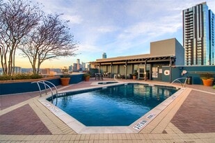 54 Rainey St in Austin, TX - Building Photo