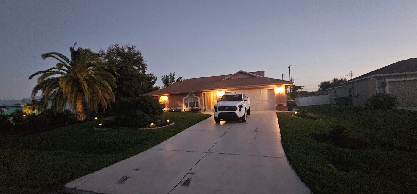 9331 Stubenville Ave in Englewood, FL - Building Photo