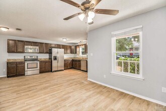 411 N Coyle St in Pensacola, FL - Foto de edificio - Building Photo