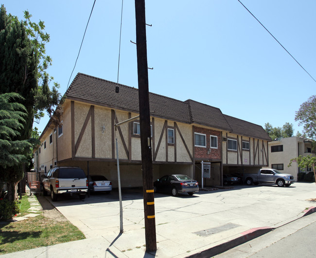 16214 Vanowen St in Van Nuys, CA - Building Photo - Building Photo