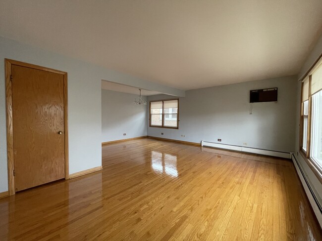 8645 W Summerdale Ave in Chicago, IL - Building Photo - Building Photo