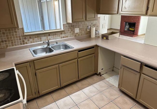 property at 2706 Plantation Pl