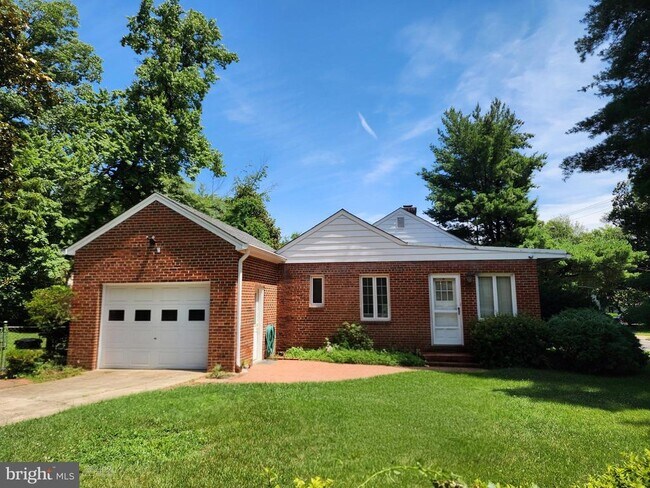 3200 Russell Rd in Alexandria, VA - Building Photo - Building Photo