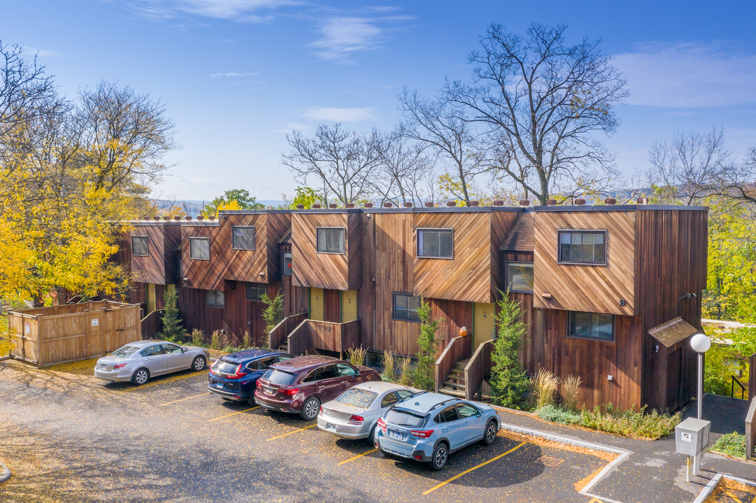 Ravenwood Apartments in Ithaca, NY - Foto de edificio