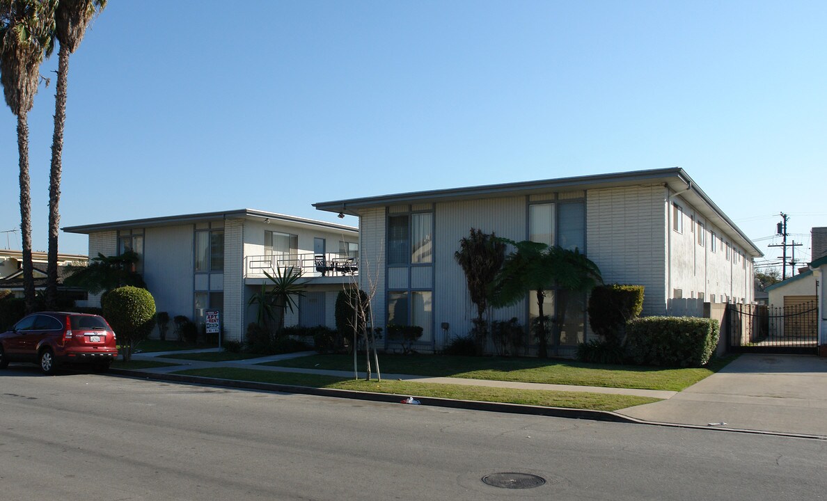 Greenbrier Apartments in Los Alamitos, CA - Building Photo