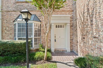 600 Wilcrest Dr in Houston, TX - Building Photo - Building Photo