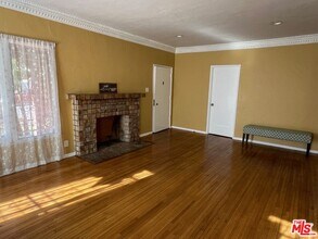 560 N Irving Blvd in Los Angeles, CA - Building Photo - Building Photo