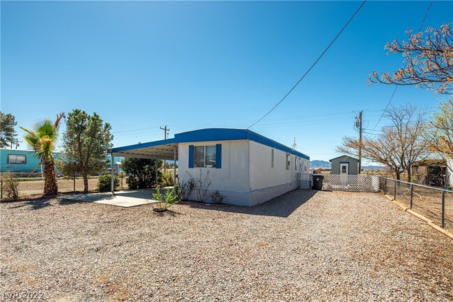 1240 S Comstock Cir W in Pahrump, NV - Foto de edificio - Building Photo