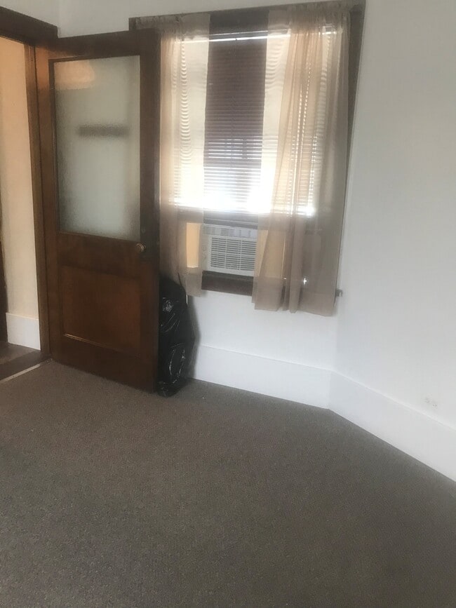 16 W Busse Ave