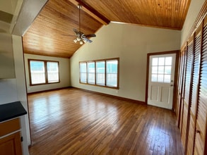 10107 Signal Hill Rd in Austin, TX - Building Photo - Building Photo