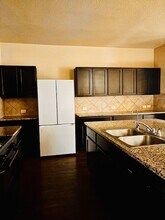 223 Camellia Dr in Hutto, TX - Building Photo - Building Photo