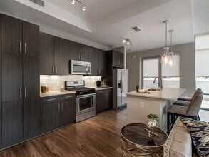 2144 Peachtree Rd in Atlanta, GA - Building Photo - Building Photo