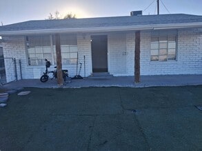 415 N 13th St, Unit house in Las Vegas, NV - Foto de edificio - Building Photo