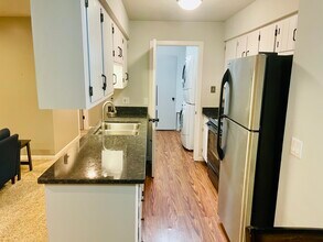 1734 Valleywood Ct, Unit 4 in Portage, MI - Foto de edificio - Building Photo