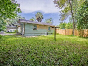 223 SE 9 St in Gainesville, FL - Foto de edificio - Building Photo