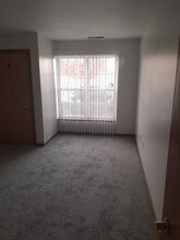 6905 67th St, Unit 104 in Kenosha, WI - Building Photo - Building Photo