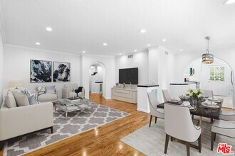 910 N Alfred St in Los Angeles, CA - Building Photo - Building Photo