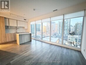 15 Holmes Ave in Toronto, ON - Building Photo - Building Photo