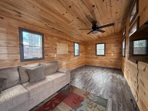 445 Farmer Cir in Mineral Bluff, GA - Foto de edificio - Building Photo