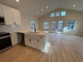 480 SE Reed Market Rd in Bend, OR - Building Photo