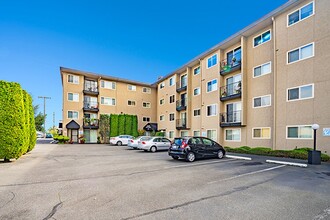 Imperial Crown Manor Apartments in Seattle, WA - Building Photo - Building Photo