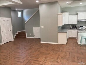 18 S 6th St in McAllen, TX - Building Photo - Building Photo