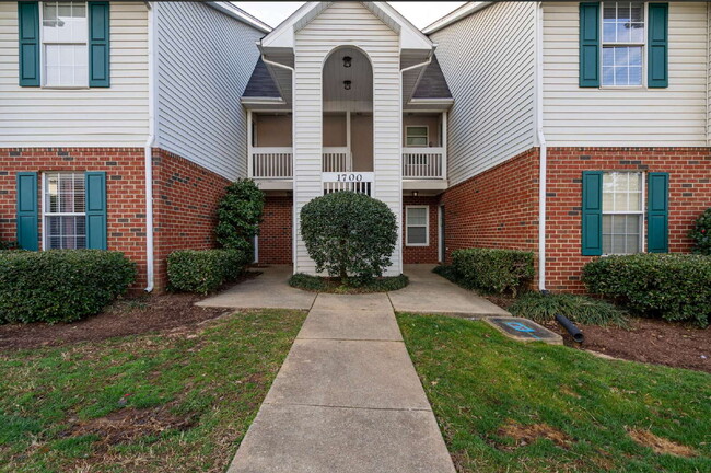 1721 Bulon Dr in Cary, NC - Foto de edificio - Building Photo