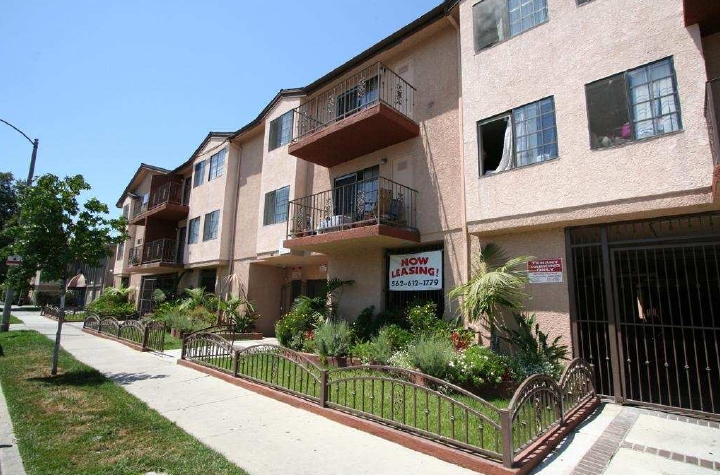 The Med Apartments in Long Beach, CA - Foto de edificio