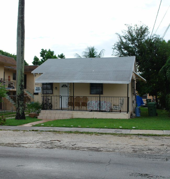 8307 NE Miami Ct in Miami, FL - Foto de edificio - Building Photo