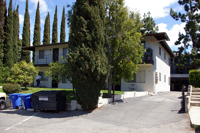 143 Lillian Way in Fallbrook, CA - Foto de edificio - Building Photo