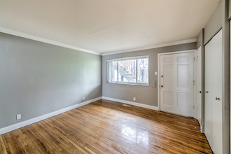 7848 Big Bend Blvd-Unit -1 in Webster Groves, MO - Building Photo - Building Photo