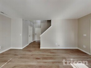 3929 Grandover Dr in Raleigh, NC - Foto de edificio - Building Photo