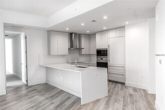 5120 Marina Wy, Unit 9906 in Tampa, FL - Foto de edificio - Building Photo