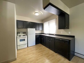 Mount Royal Apartments in Calgary, AB - Building Photo - Building Photo