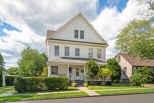 318 Suburban Ave in Fairfield, CT - Building Photo