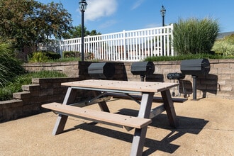 Brentwood Place in St. Louis, MO - Building Photo - Building Photo