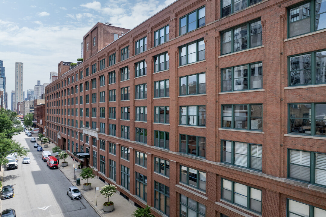 Ontario St. Lofts in Chicago, IL - Building Photo